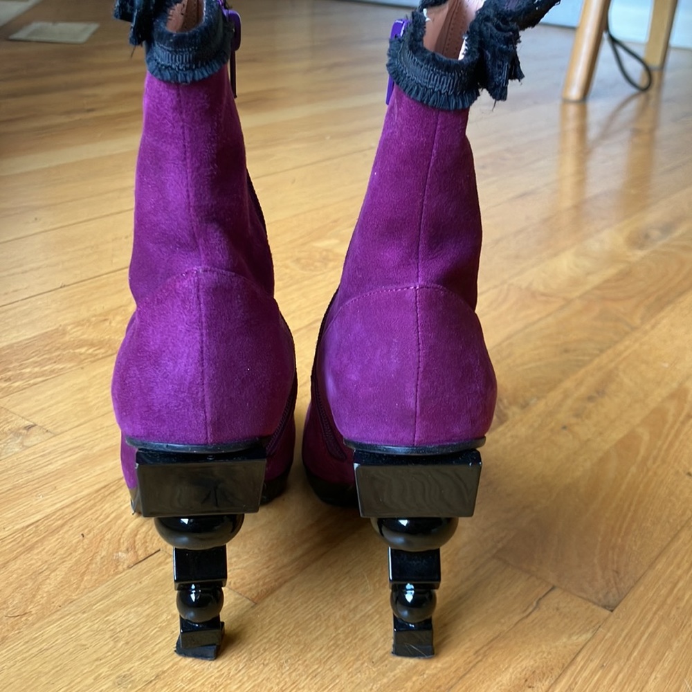 Marc By Marc Jacobs purple suede ankle boots. Sculptural heel. Size 37 - Picture 4 of 10